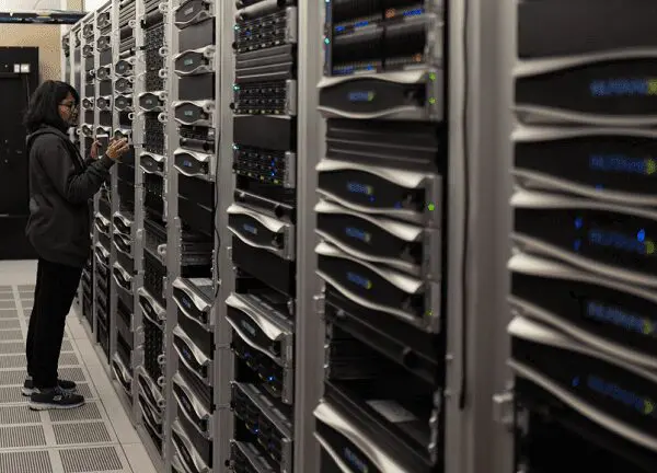 دعم وصيانة أجهزة Nutanix HPE ProLiant 3 مركز بيانات Nutanix